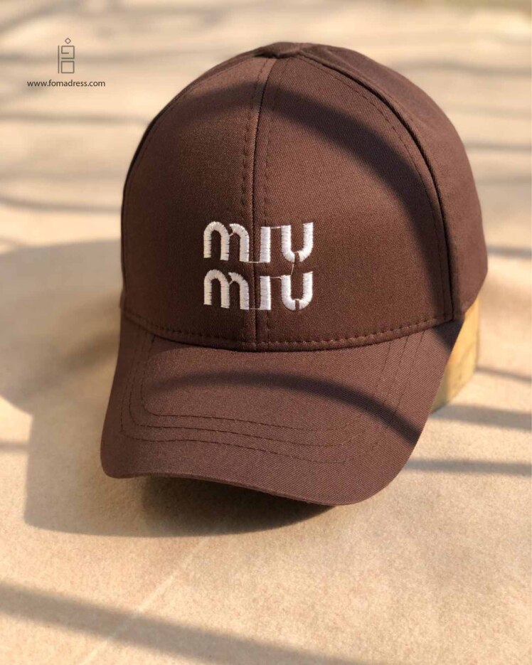 کلاه بیسبالی میو میو قهوه ای با گلدوزی سفید