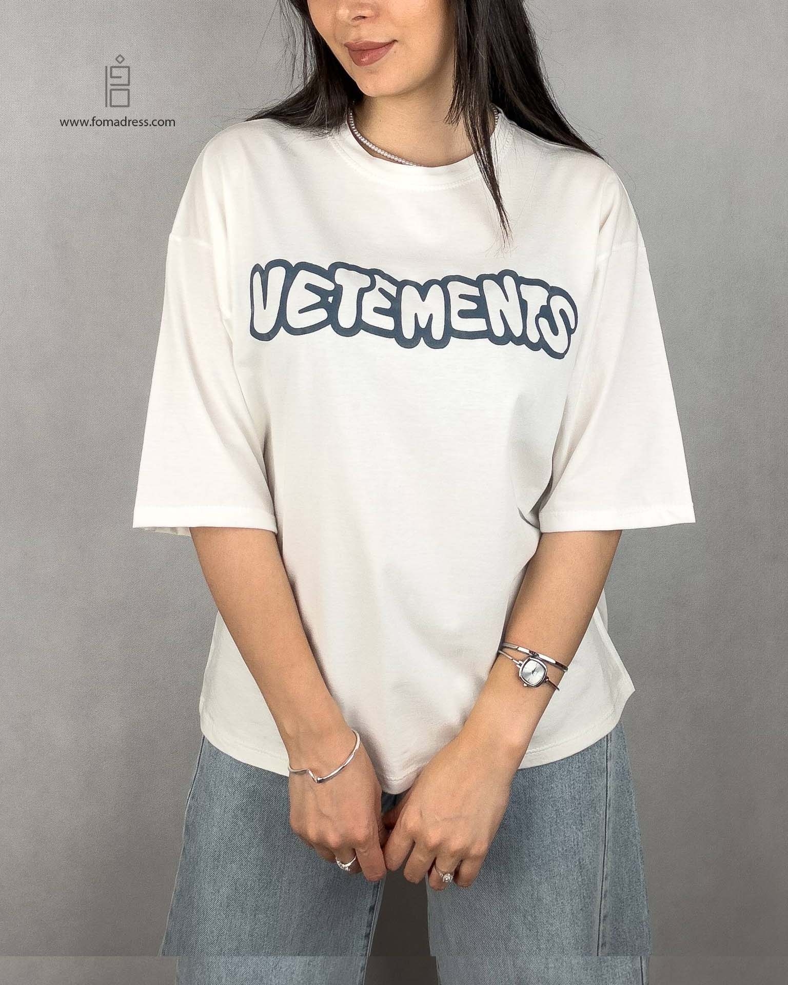 استایل سفید تیشرت باکسی طرح Vetements