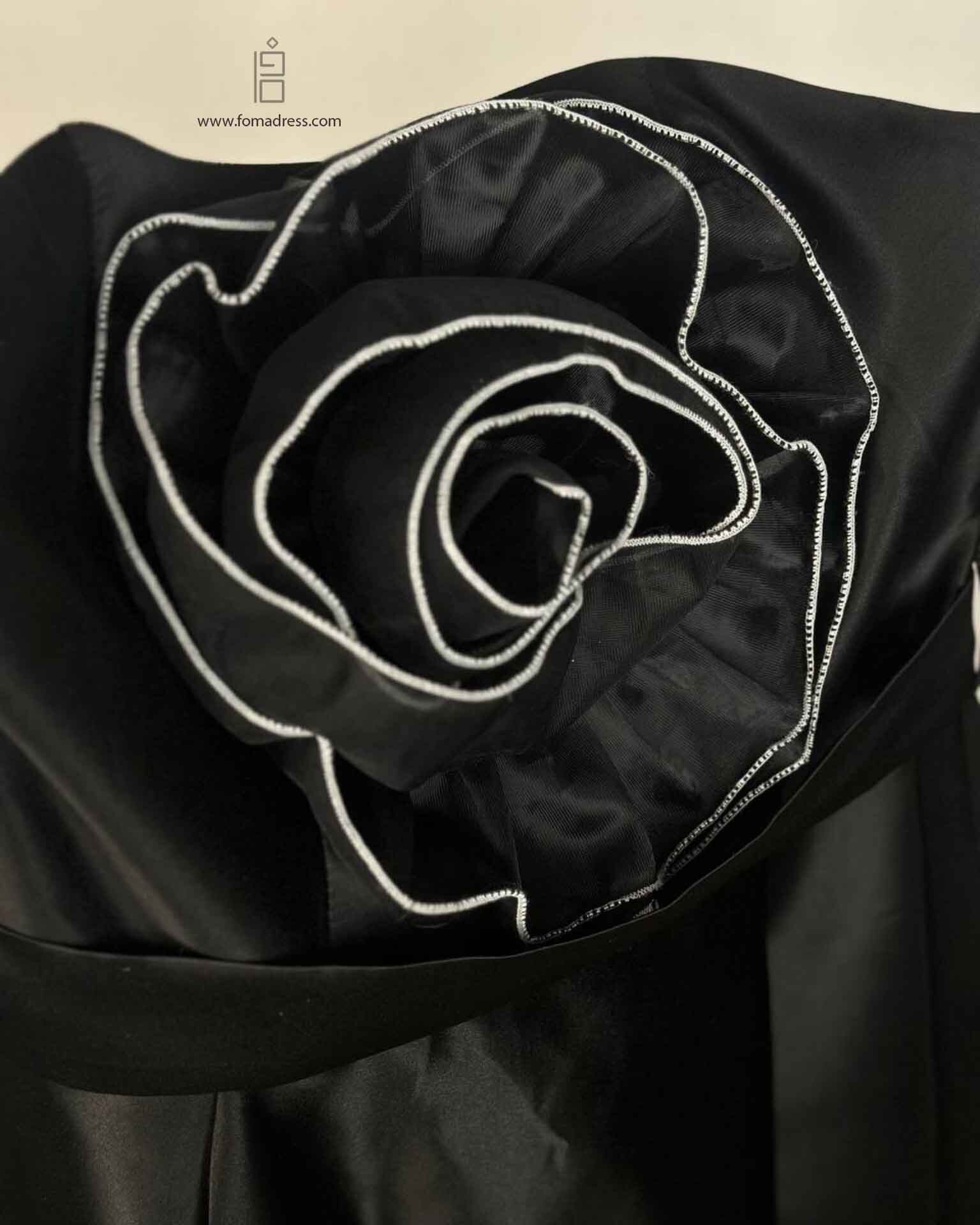  گل روی پیراهن دکلته مجلسی رز 