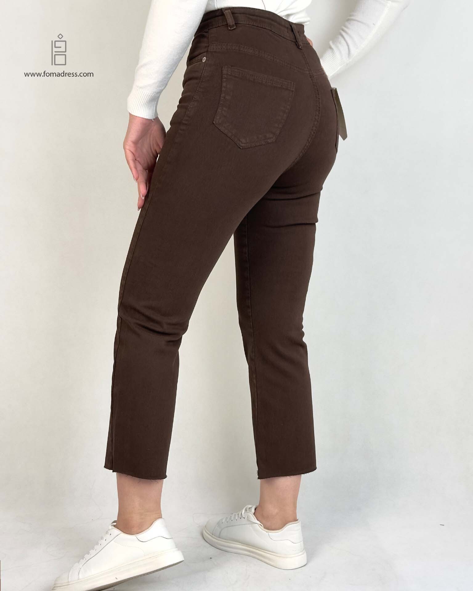  نمای پشت شلوار واید استریت قهوه ای 