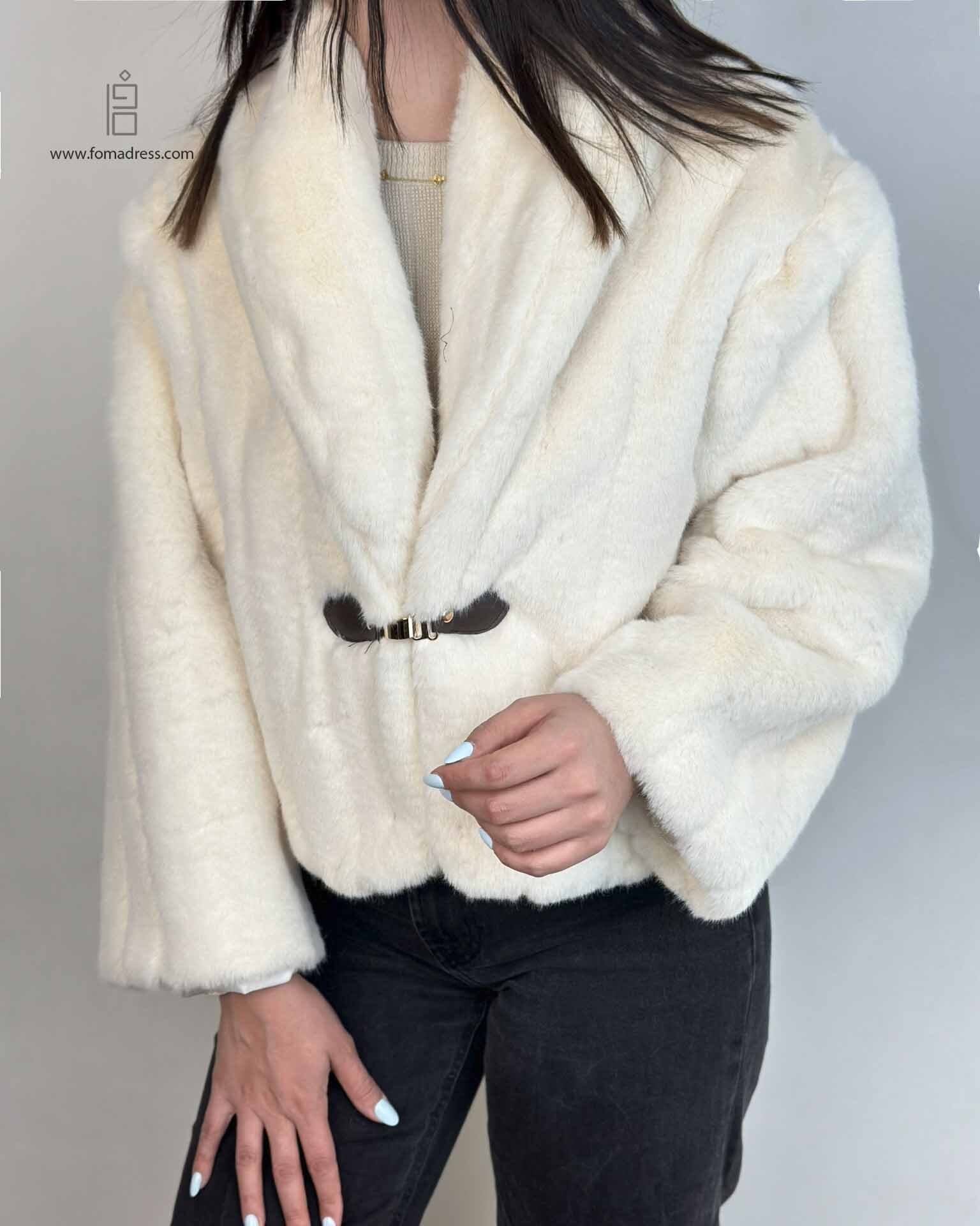  استایل سفید کت خز کایرا 